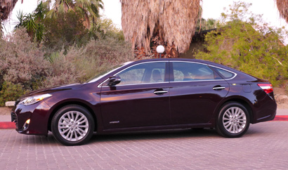 The 2015 Toyota Avalon Hybrid gets up to 40 mpg. 2015 Toyota Avalon Hybrid
